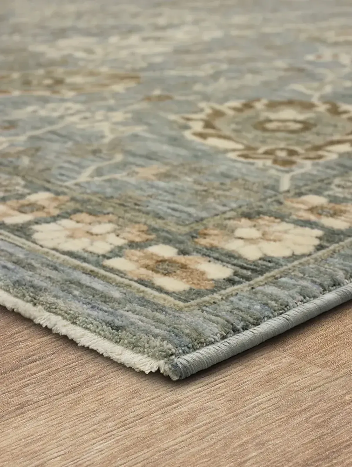 Divina Celestial Cream 2' 6" X 7' 10" Rug