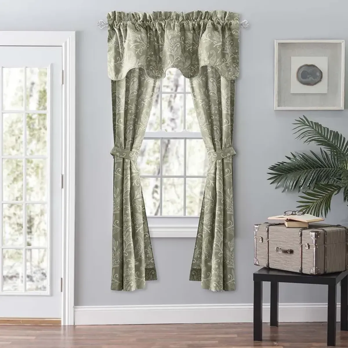 Ellis Curtain Lexington Leaf Pattern on Colored Ground Scallop Valance