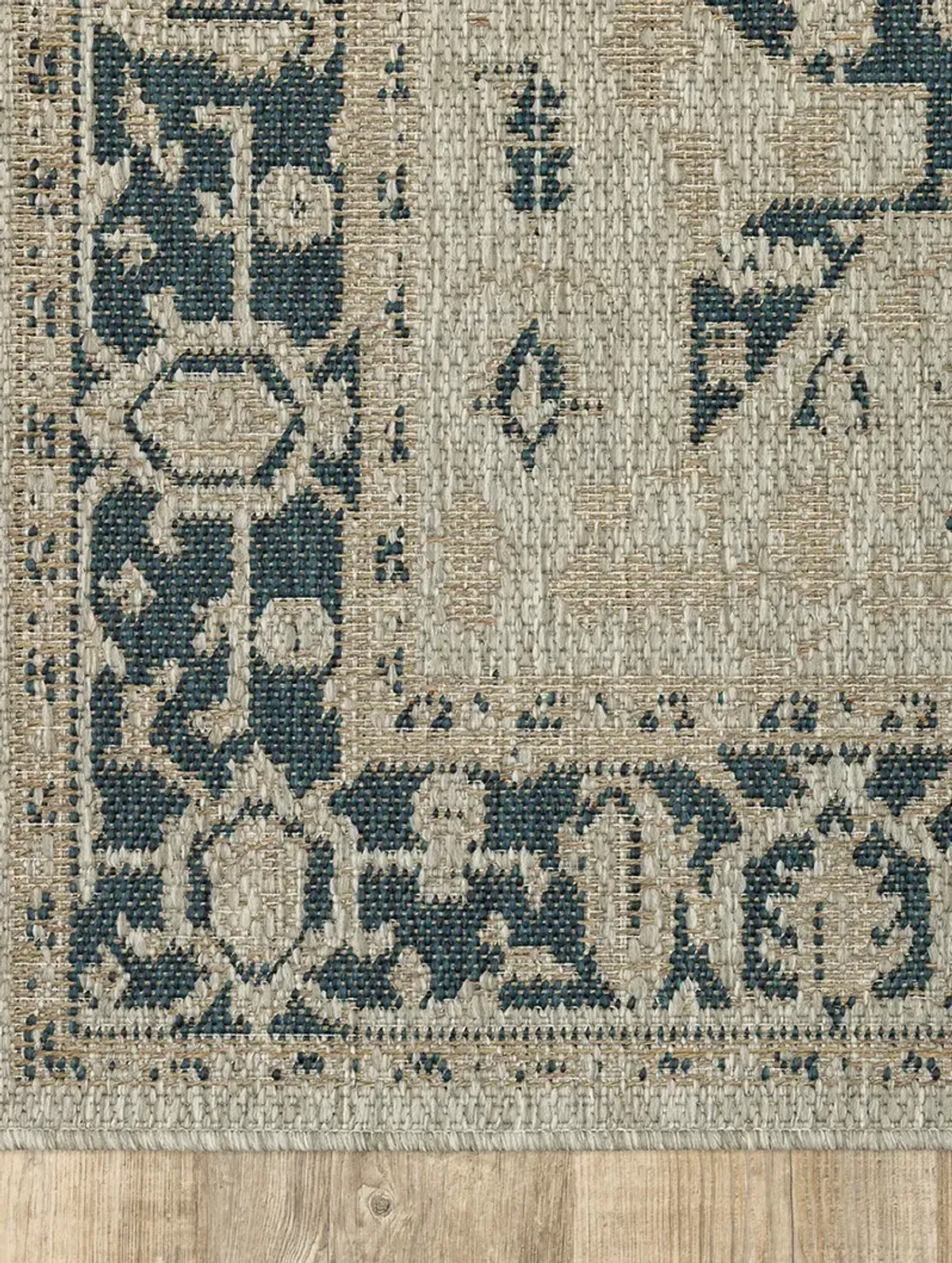 Latitude 6'7" x 9'2" Grey Rug