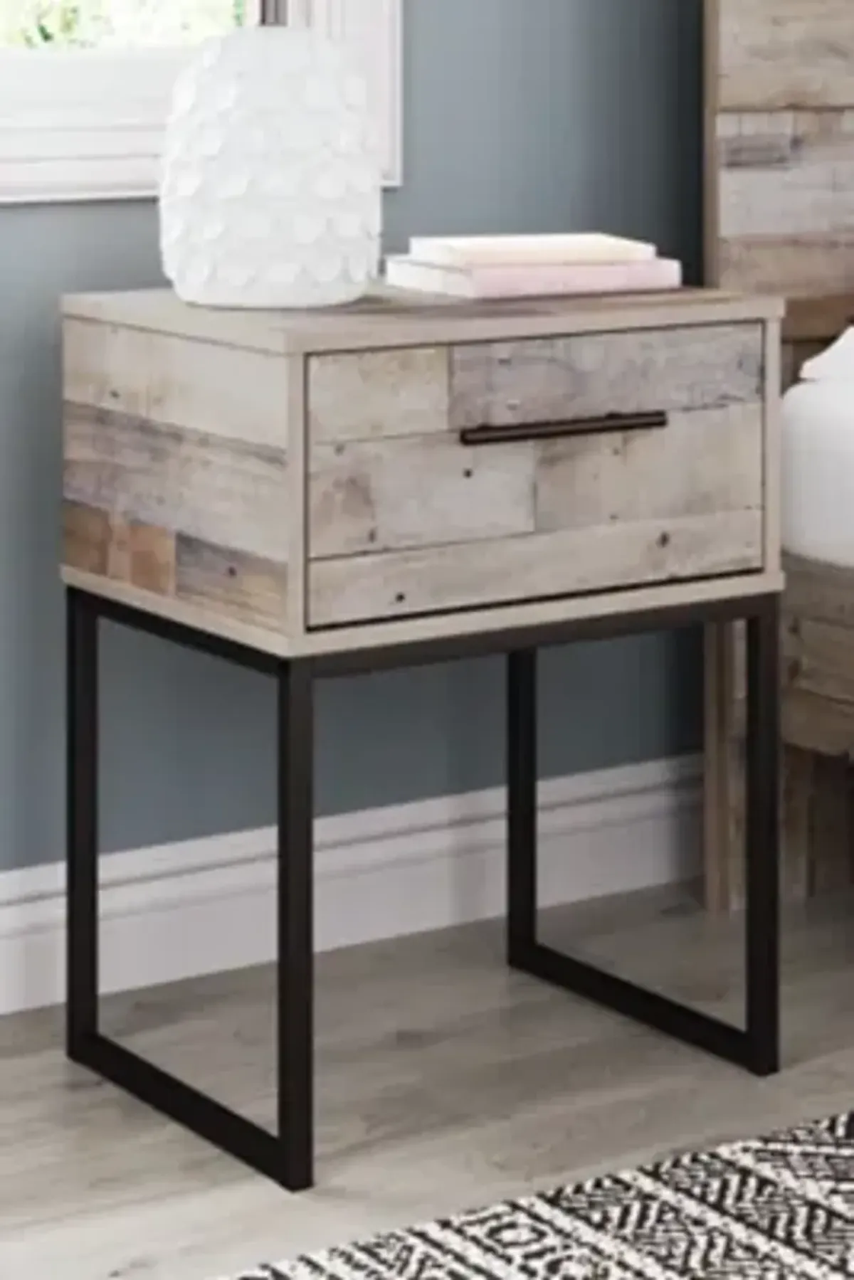 Neilsville 20" Nightstand in Whitewash