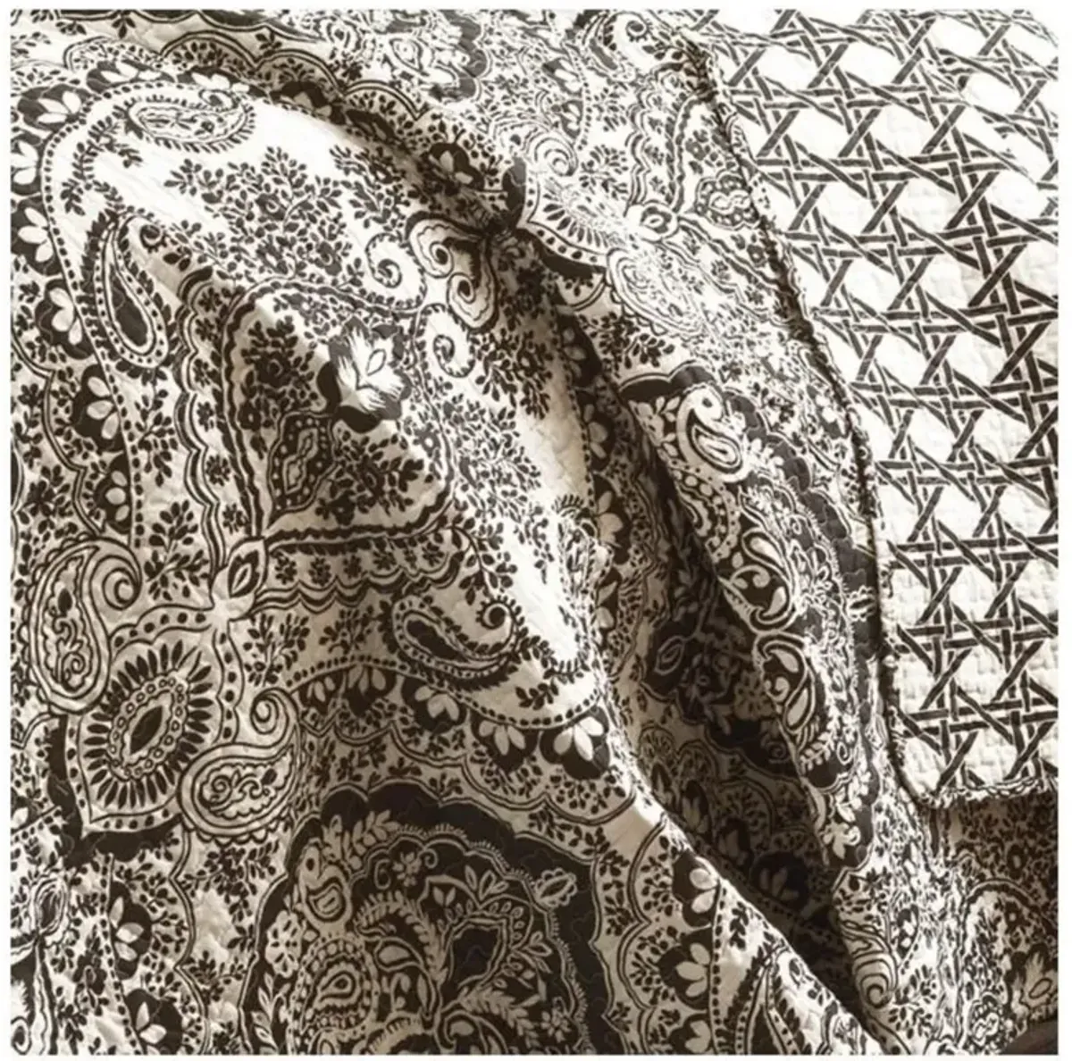 Hivvago King size 3-Piece Cotton Quilt Set in Black White Paisley Damask