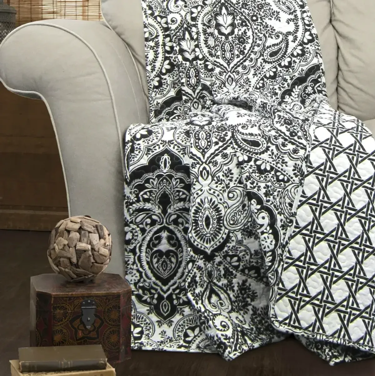 Hivvago King size 3-Piece Cotton Quilt Set in Black White Paisley Damask