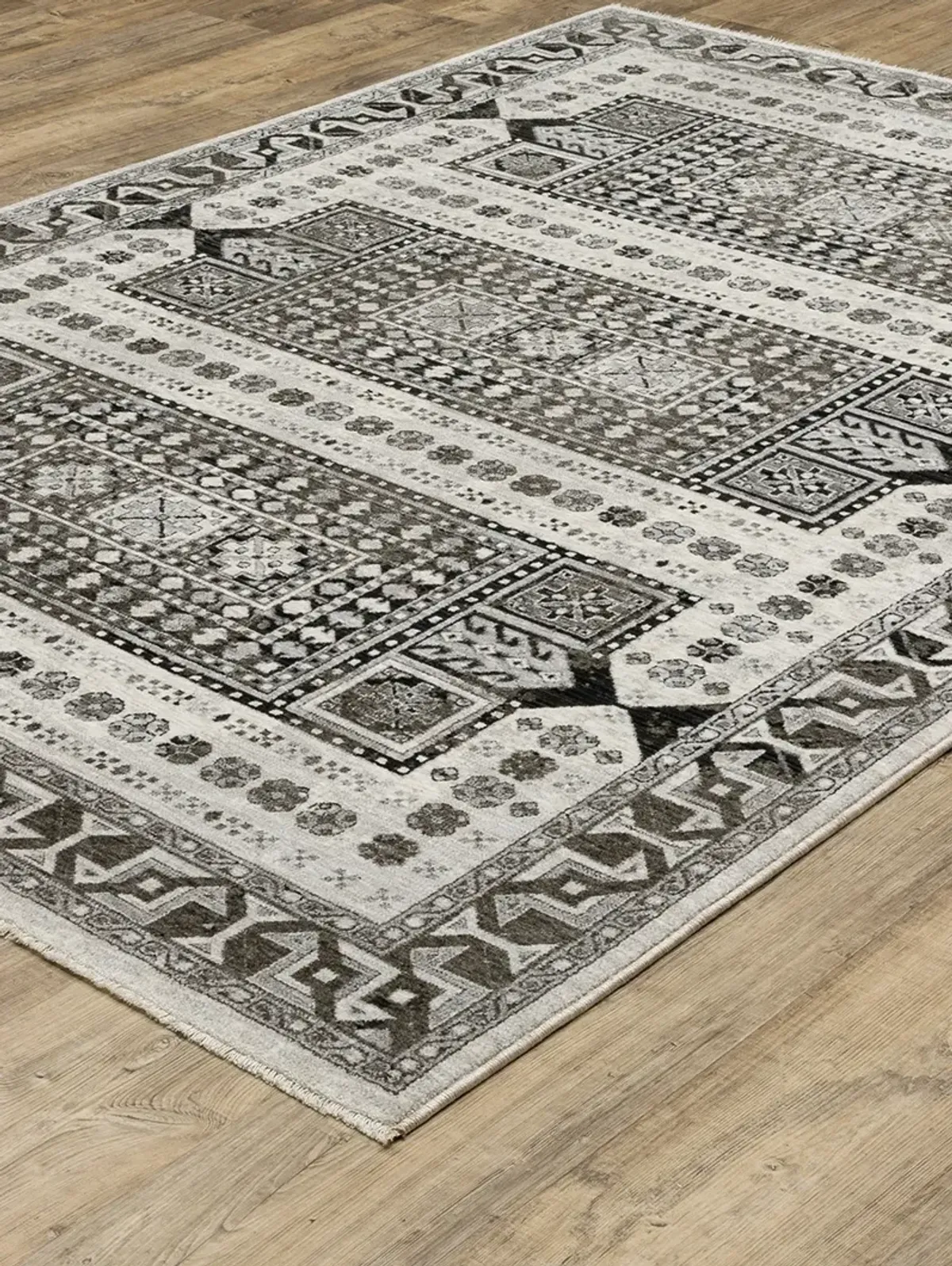 Chamberlain 3'3" x 5' Ivory Rug