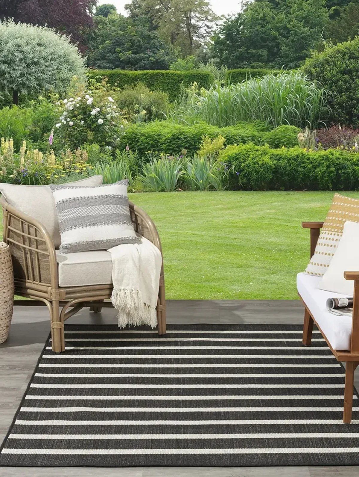 Positano POS03 Black/Ivory 8' x 10' Rug