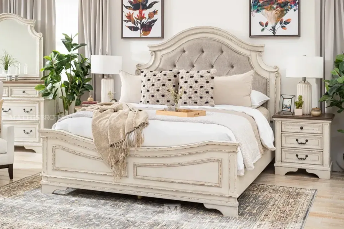 Realyn Queen Panel Bed