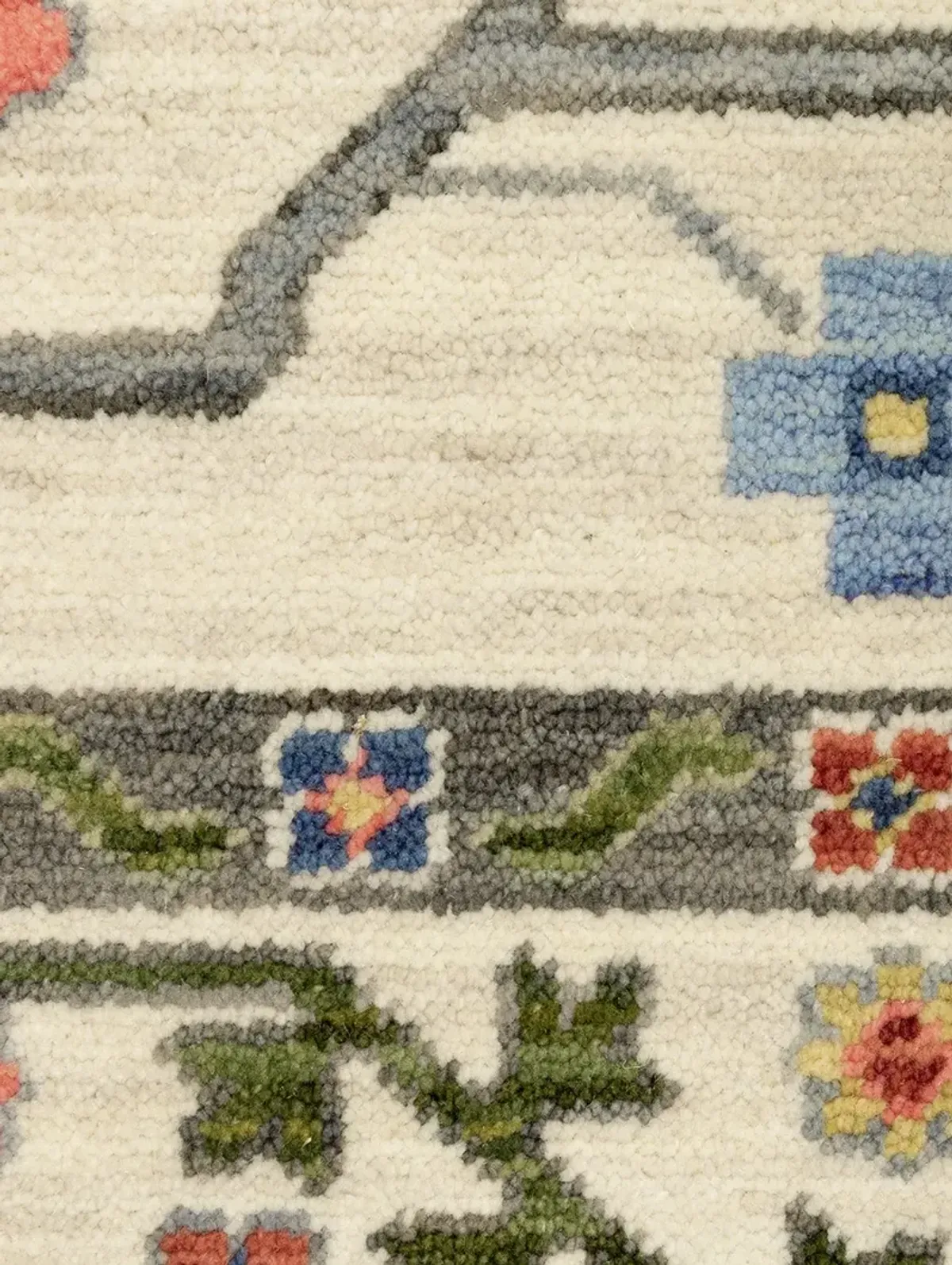 Lucca 5'3" x 7'6" Ivory Rug