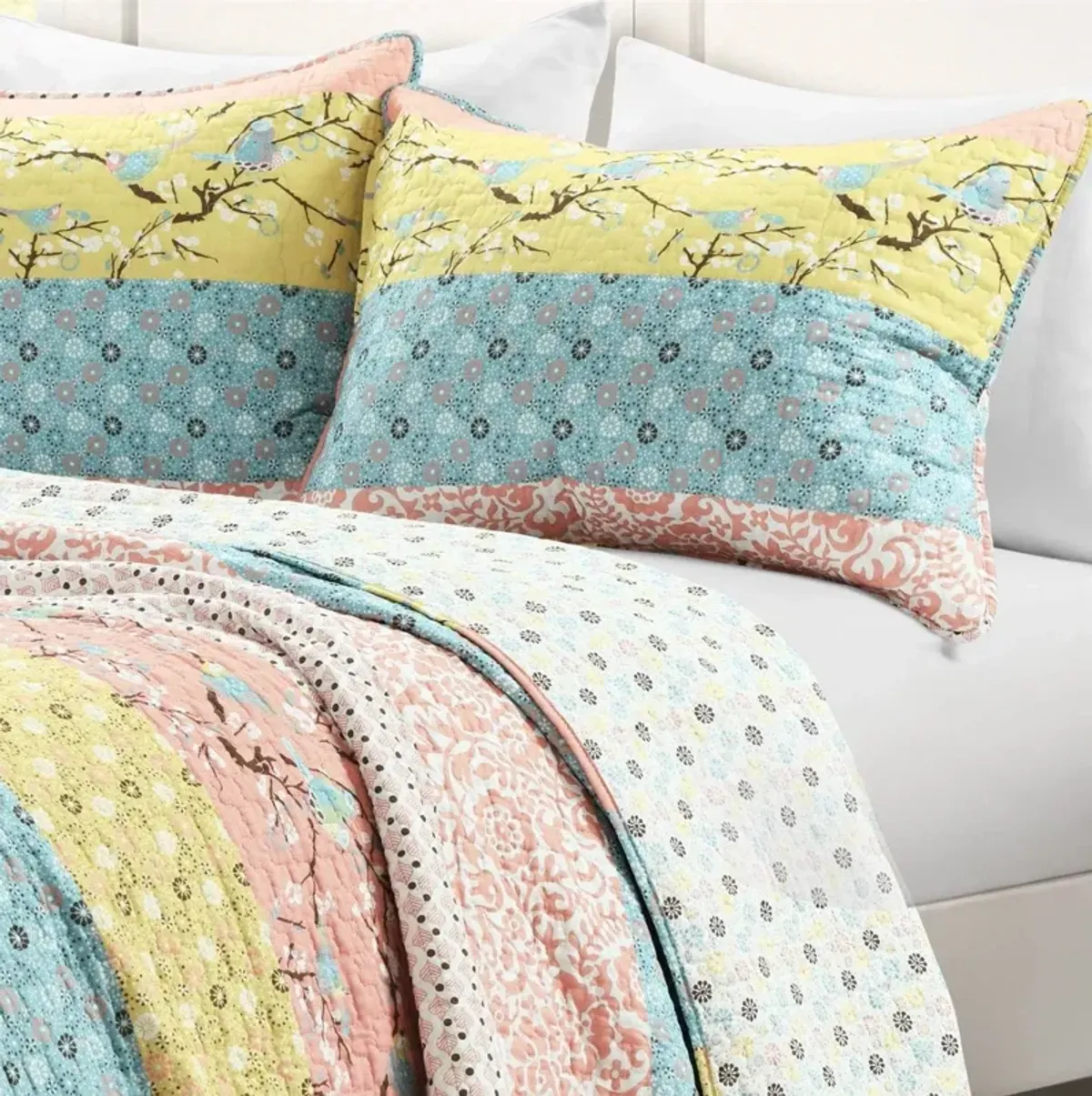 Floral Reversible Lightweight Quilt Set for Bedspread and Bedroom Decor