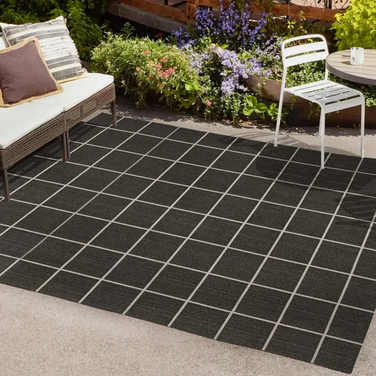 Grid Modern Squares Indoor/Outdoor Area Rug