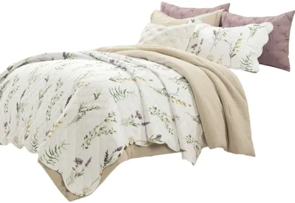 Scallop Edge Floral Lightweight 3-Piece Quilt Set for Cozy Bedding and Bedroom Decor