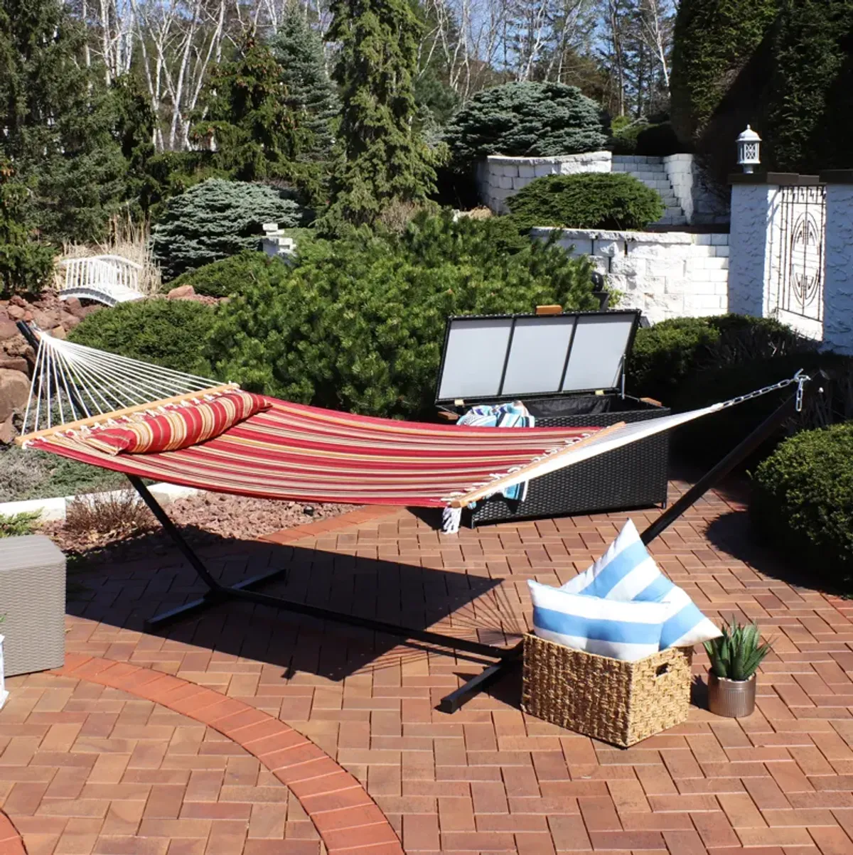 Sunnydaze 2-Person Quilted Fabric Hammock with Steel Stand and Pillow