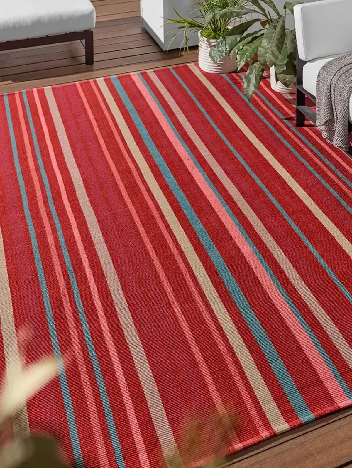 Mazarro Viviana Red 2' x 3' Rug