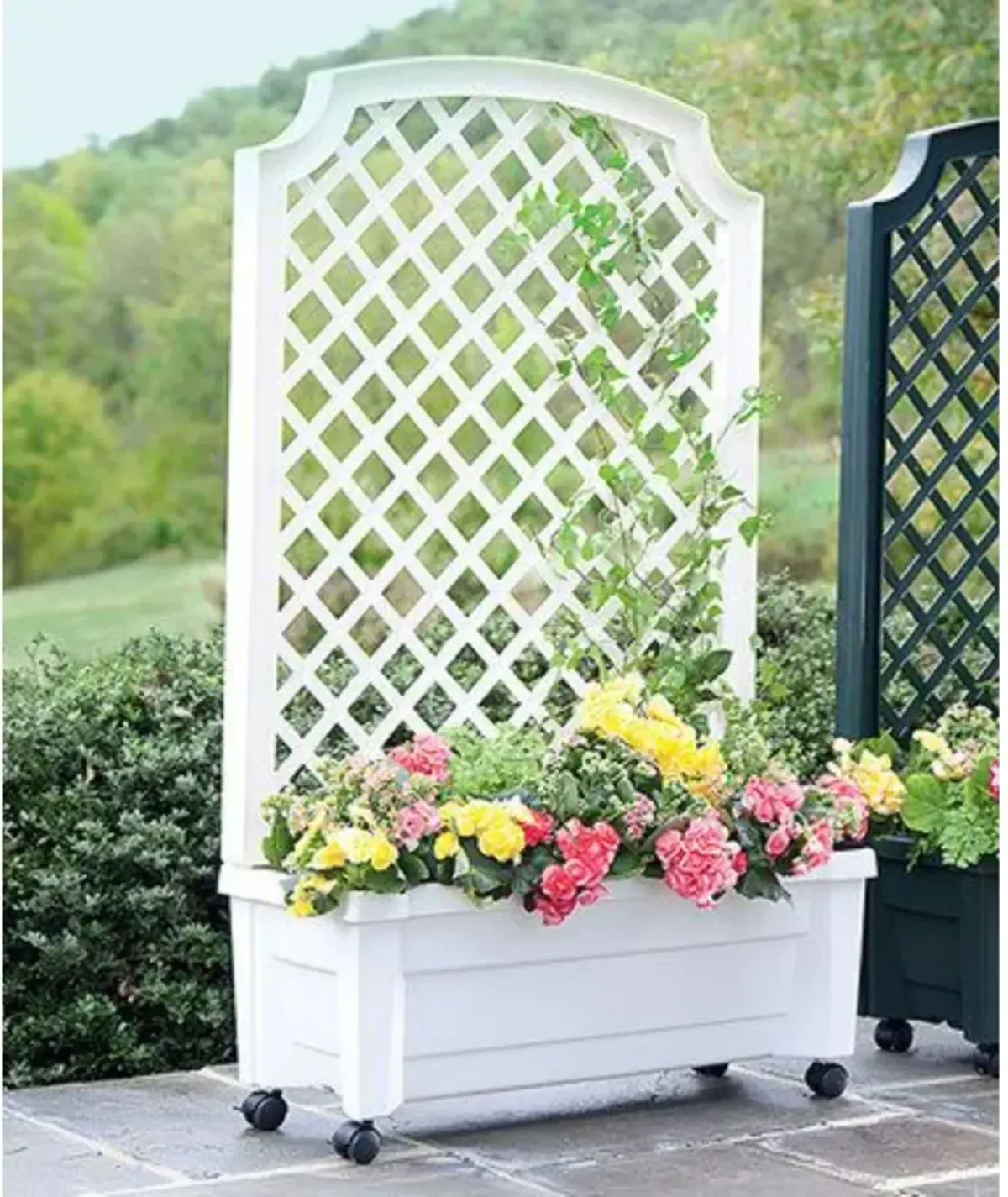 QuikFurn Mobile Planter Box with Trellis in White Plastic with Lockable Wheels