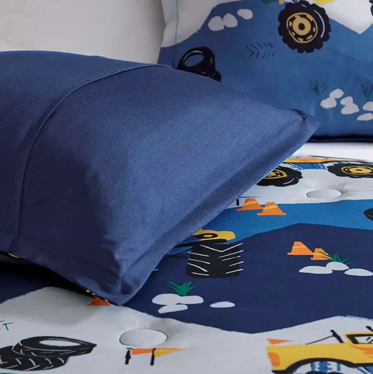 Gracie Mills Cedra Outer Space Comforter Set