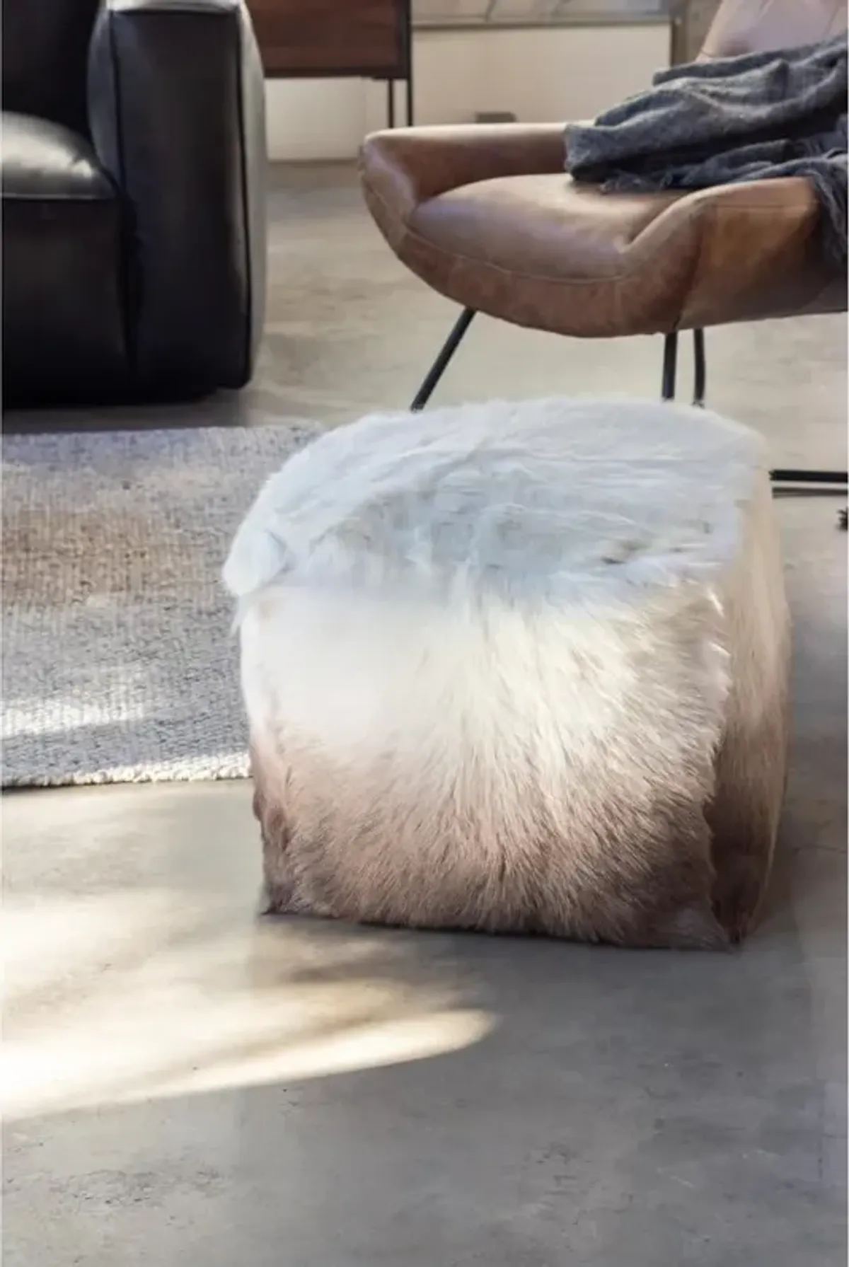 Moe�s Goat Fur Pouf Cappuccino Ombre