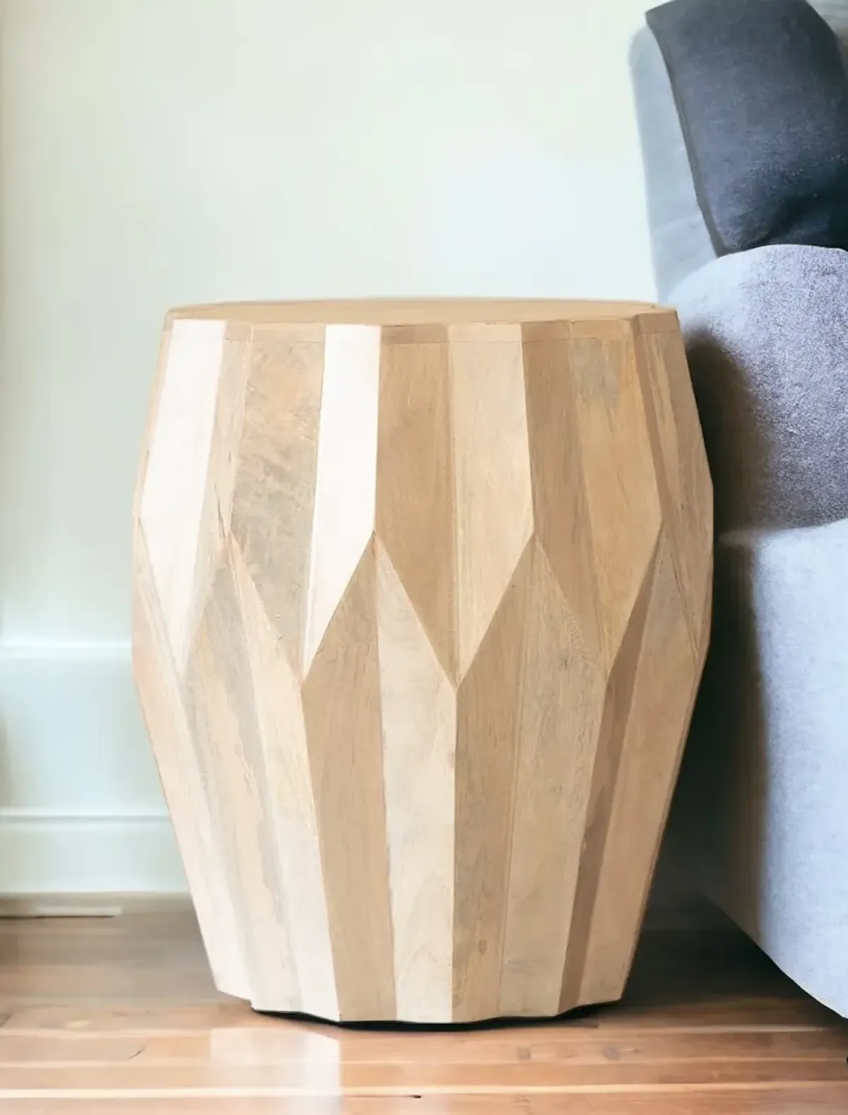 Hivvago 23 Inch White Solid Wood Round End Table