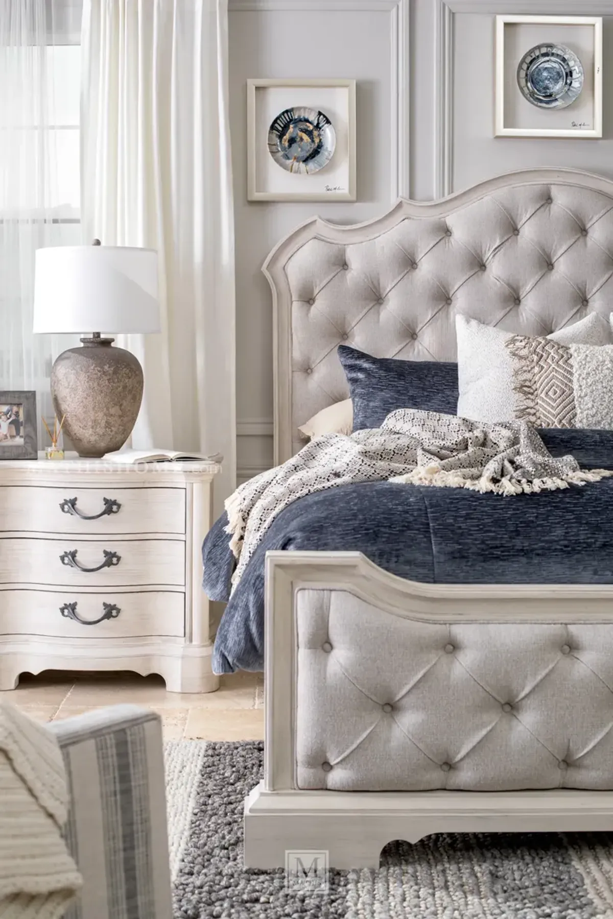 Arlendyne King Upholstered Bed