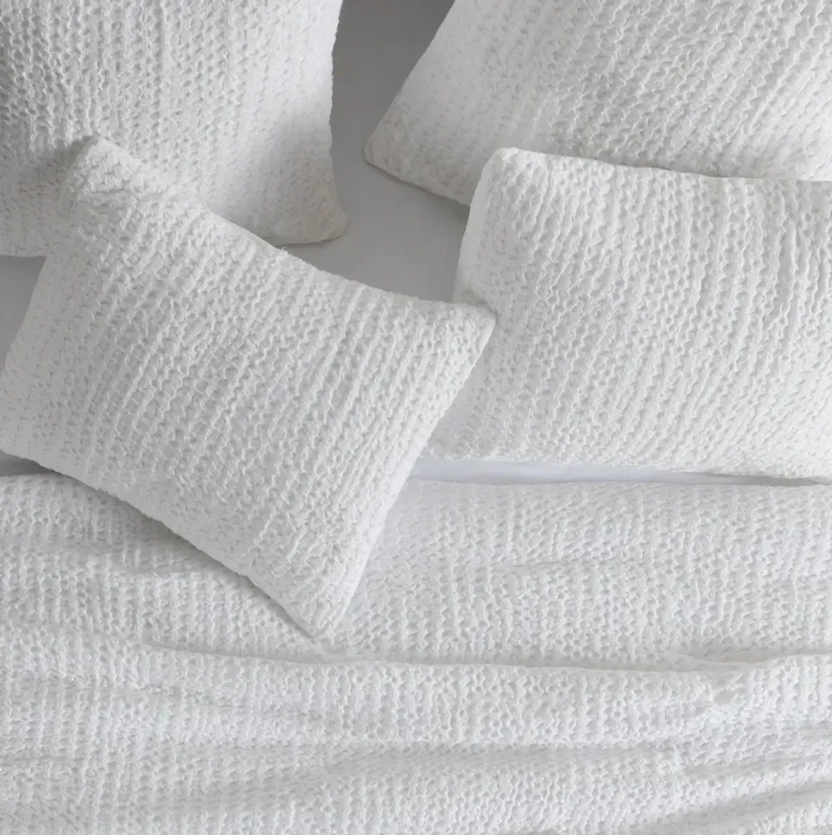 Colmar White 3-Piece Queen Quilt Set
