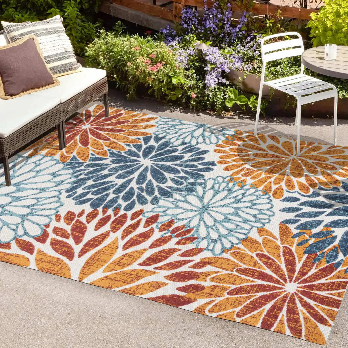 Crisantemo Floral High-Low Indoor/Outdoor Area Rug