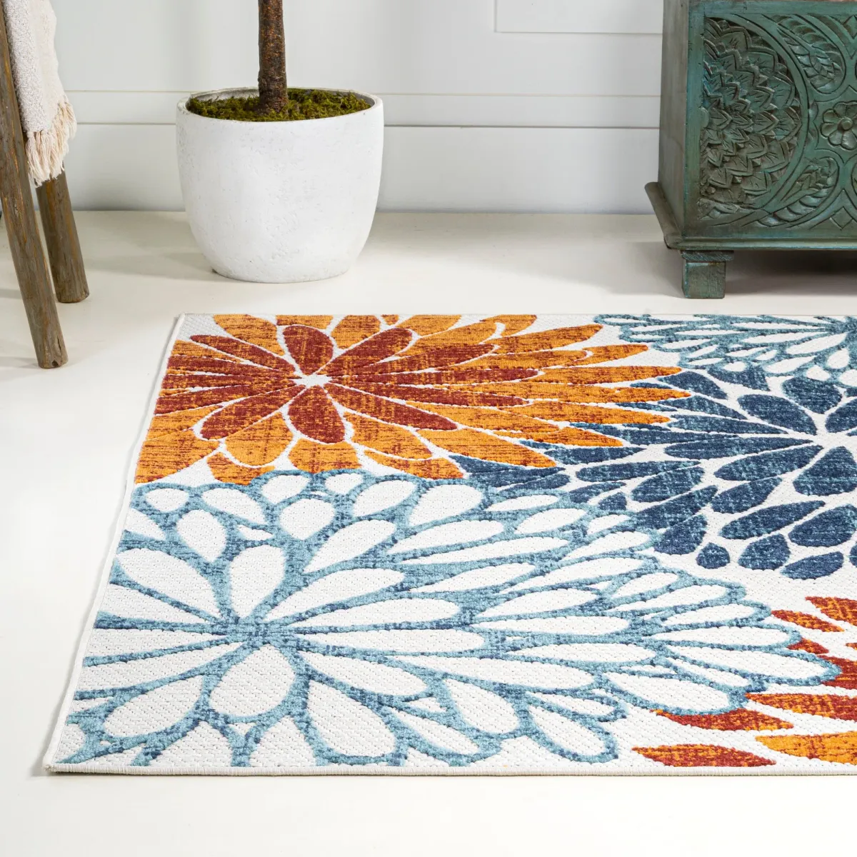 Crisantemo Floral High-Low Indoor/Outdoor Area Rug