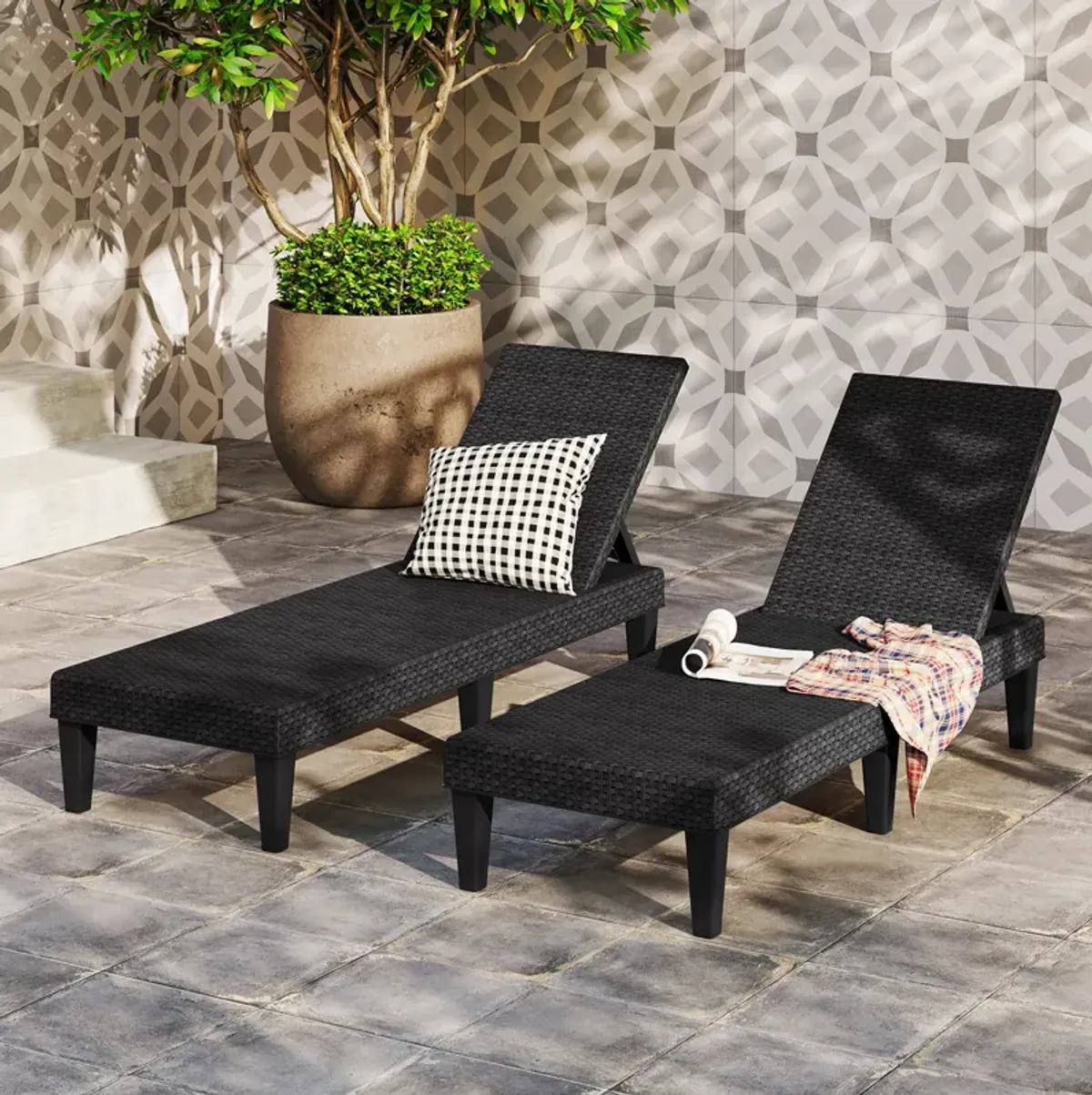 Outdoor Chaise Lounger Chair with Waterproof Rattan Textured PP Surface