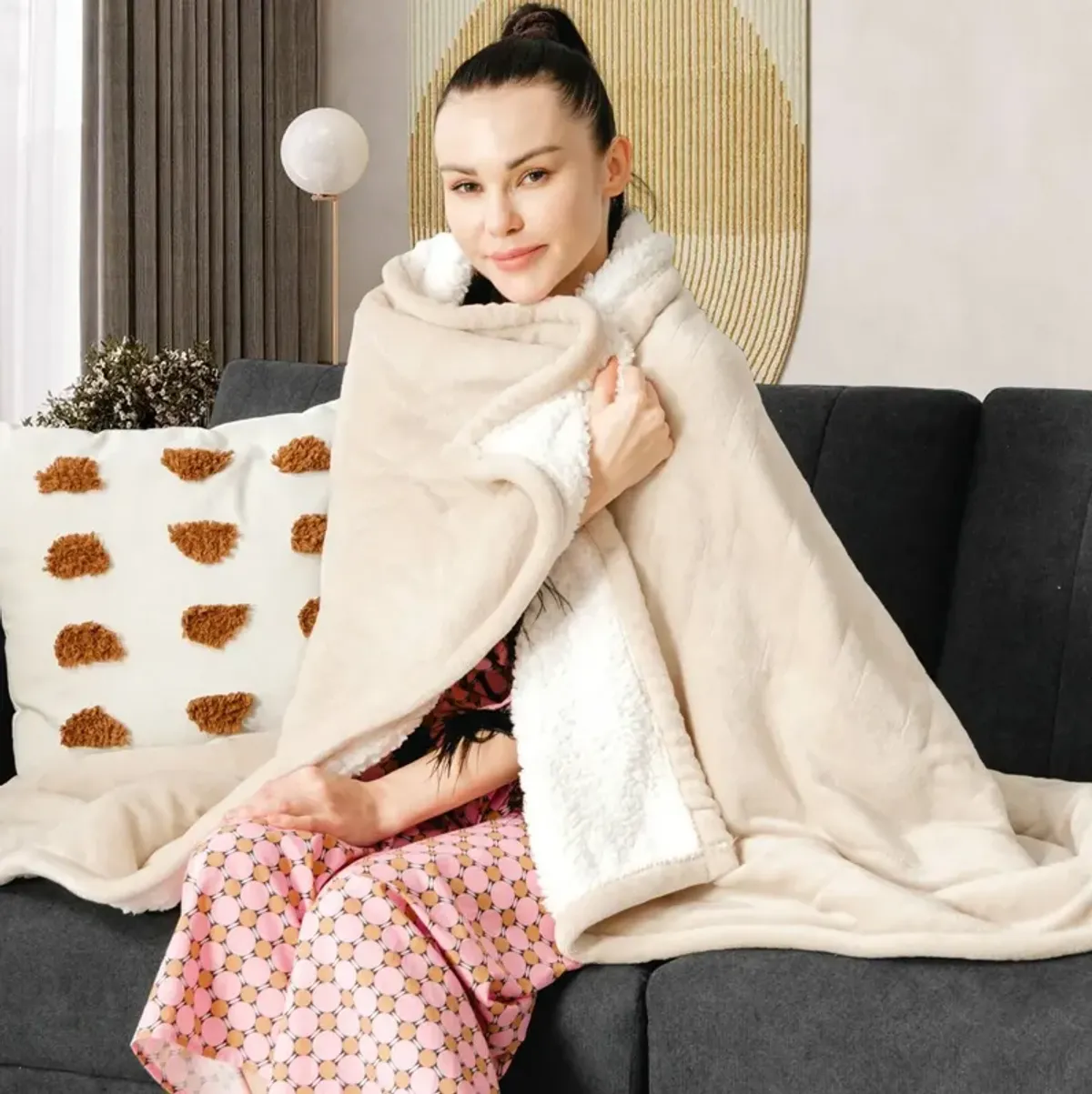 Hivvago Heated Electric Sherpa Throw Blanket in Beige/White