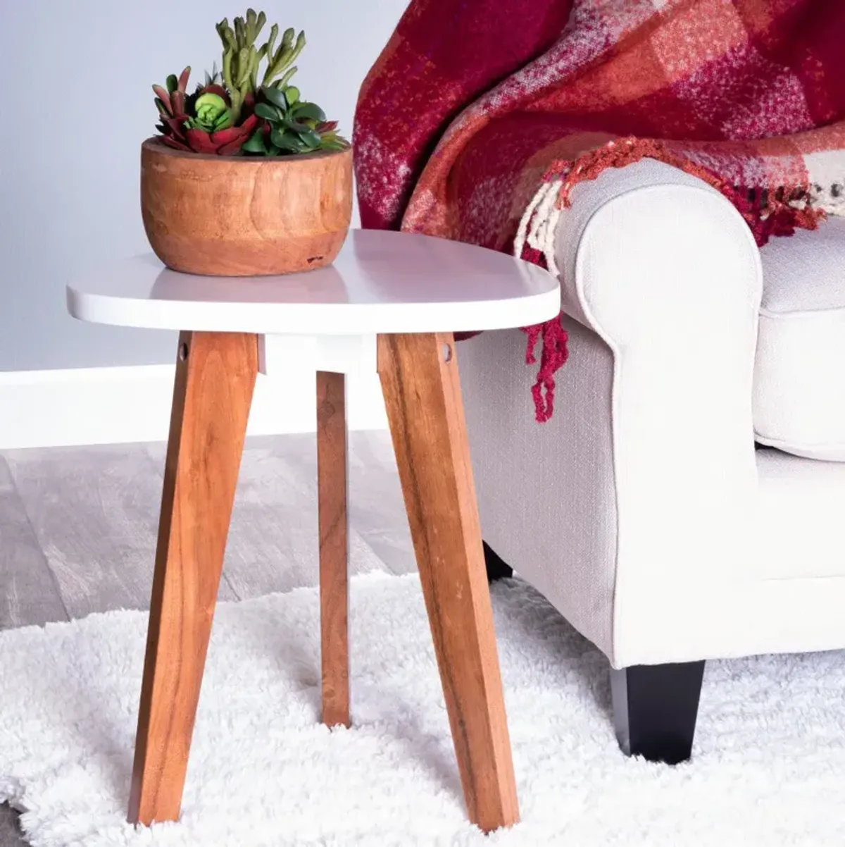 Homezia 20" White and Natural Wood Triangle End Table