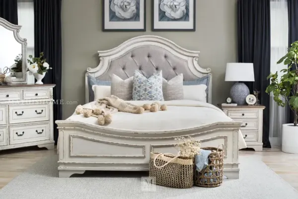 Realyn 3 Piece California King Bedroom Set
