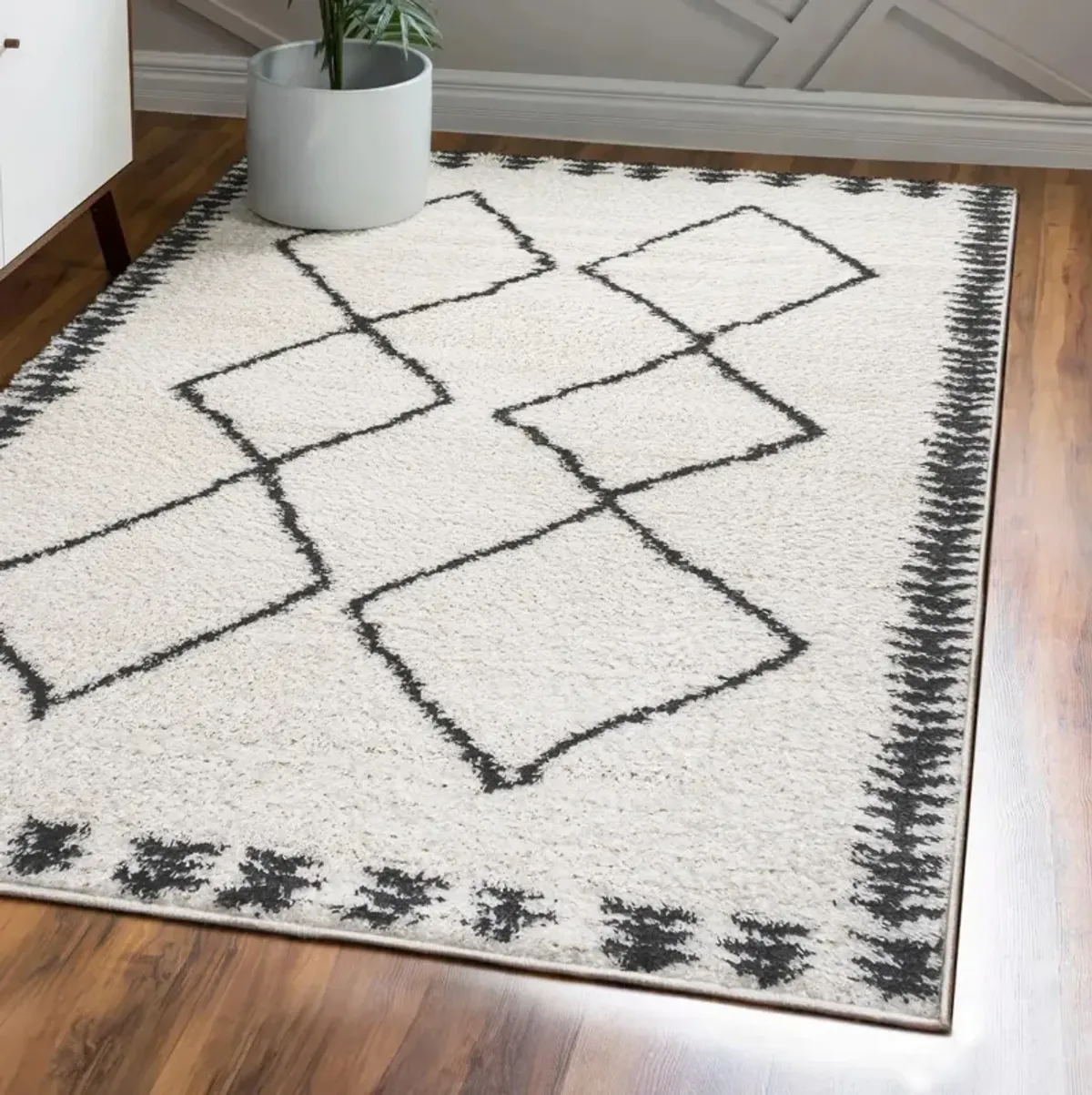 Calvia Moroccan Diamond Shag Area Rug