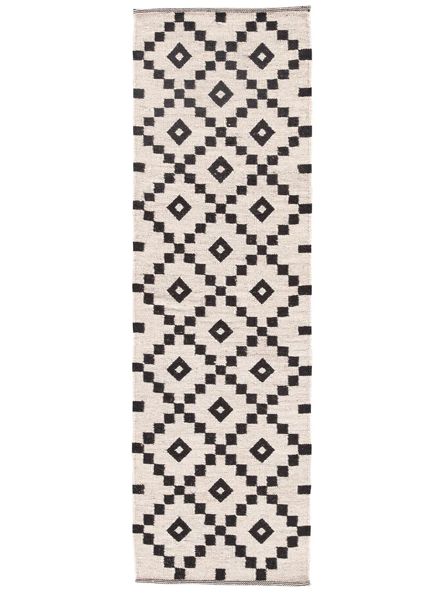 Scandinavia Nordic Croi x Black 5' x 8' Rug