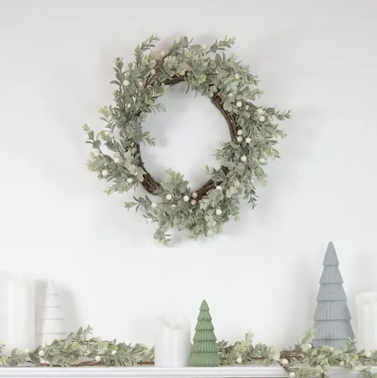 White Berry and Eucalyptus Christmas Wreath  18-Inch  Unlit