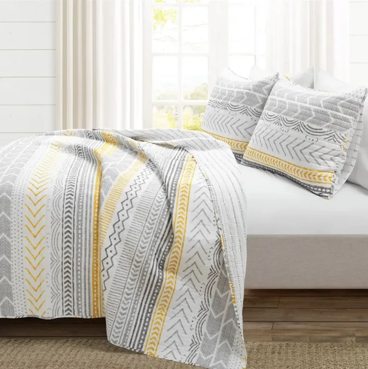 3-Piece Reversible Cotton Quilt Set with Scandinavian Chevron Stripe Pattern, Soft Bedding For Bedroom