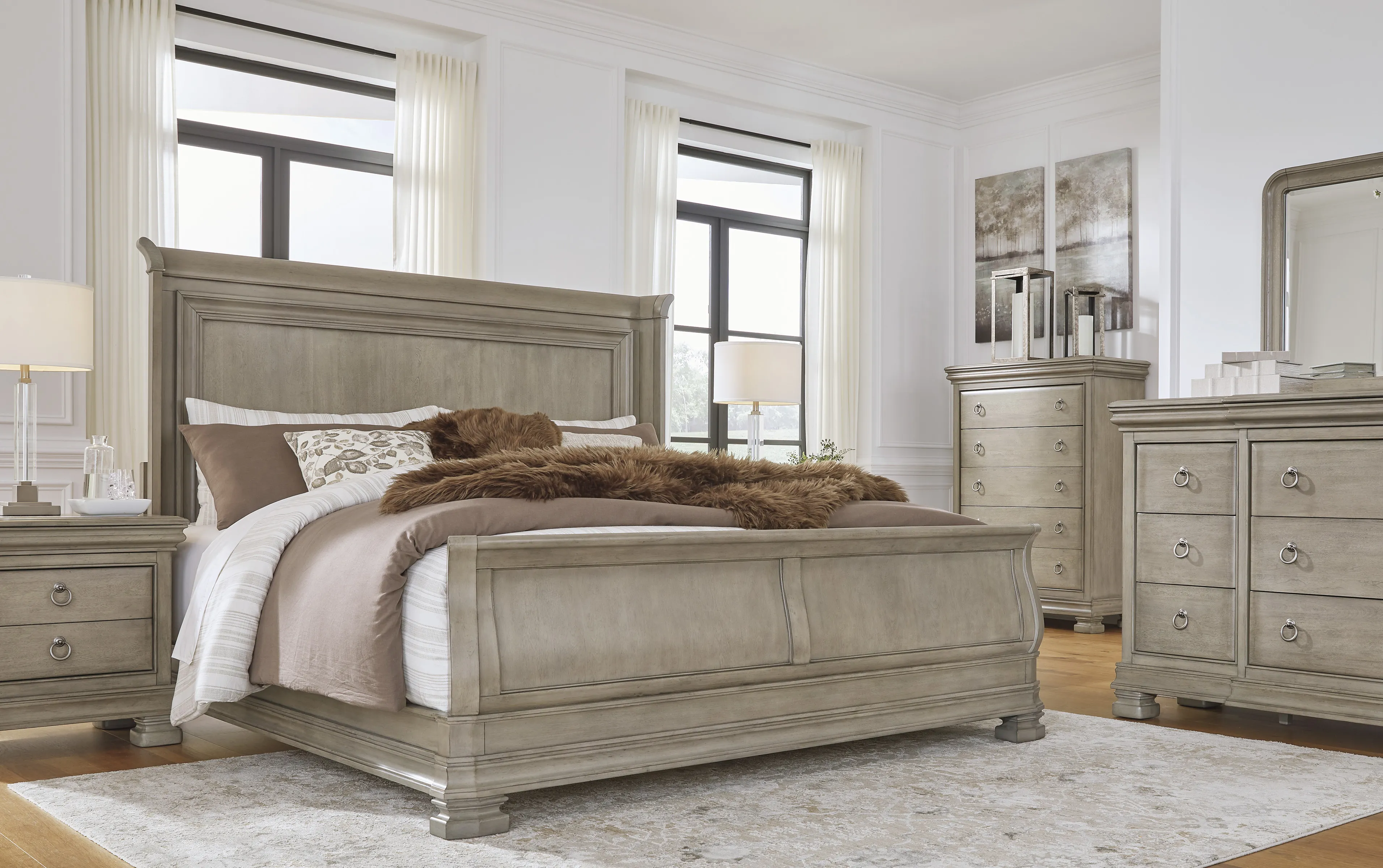 Lexorne Queen Sleigh Bed