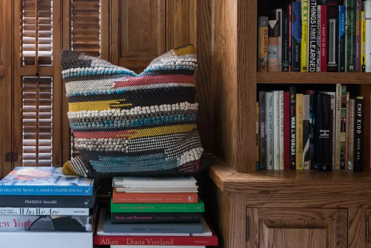 P0094 Multi 22"x22" Poly Pillow