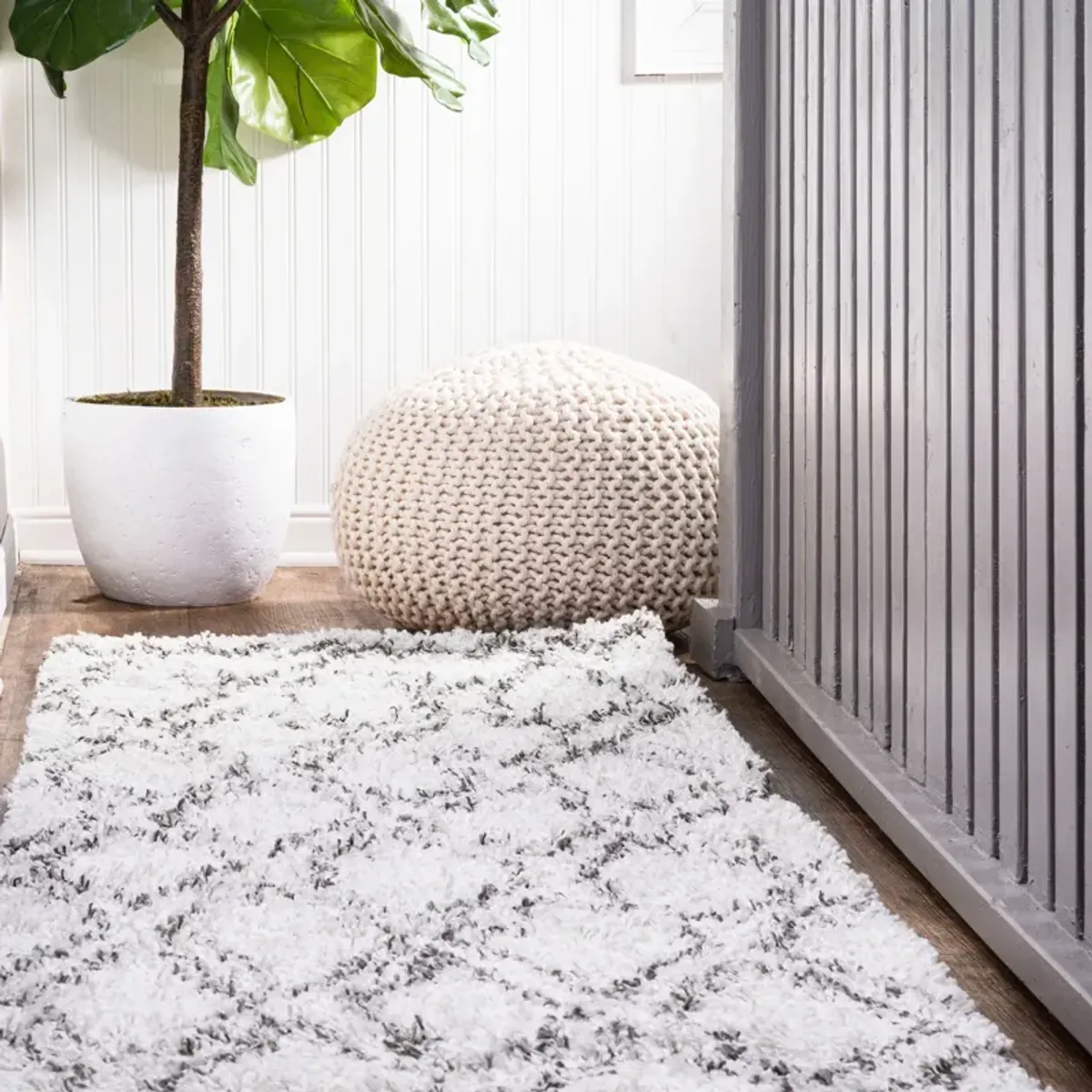 Soller Diamond Trellis Shag Area Rug