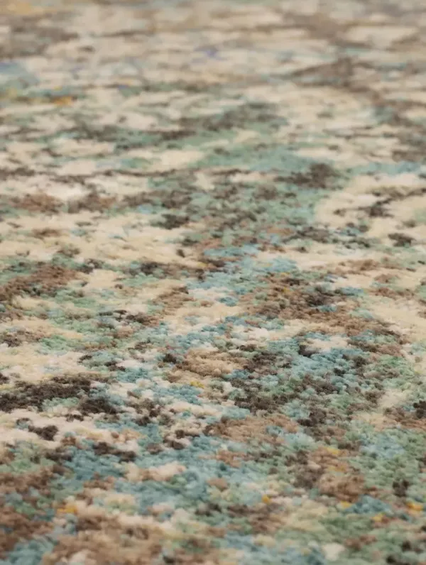 Cosmopolitan La Brea Multi 2' 4"x7' 10" Rug
