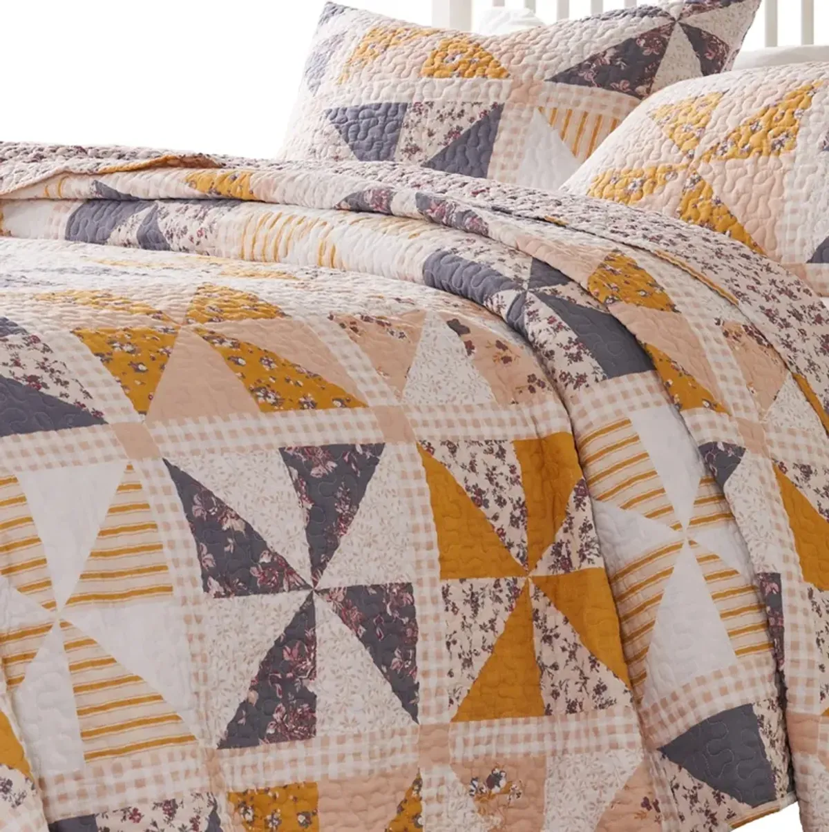 Jey 2pc XL Twin Quilt and Pillow Sham Set, Patchwork Pinwheel Print, Peach