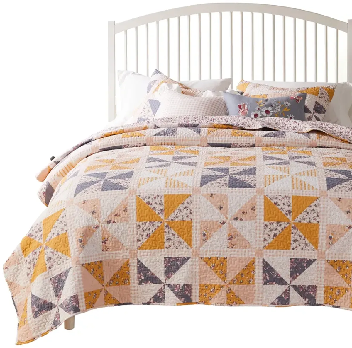 Jey 2pc XL Twin Quilt and Pillow Sham Set, Patchwork Pinwheel Print, Peach