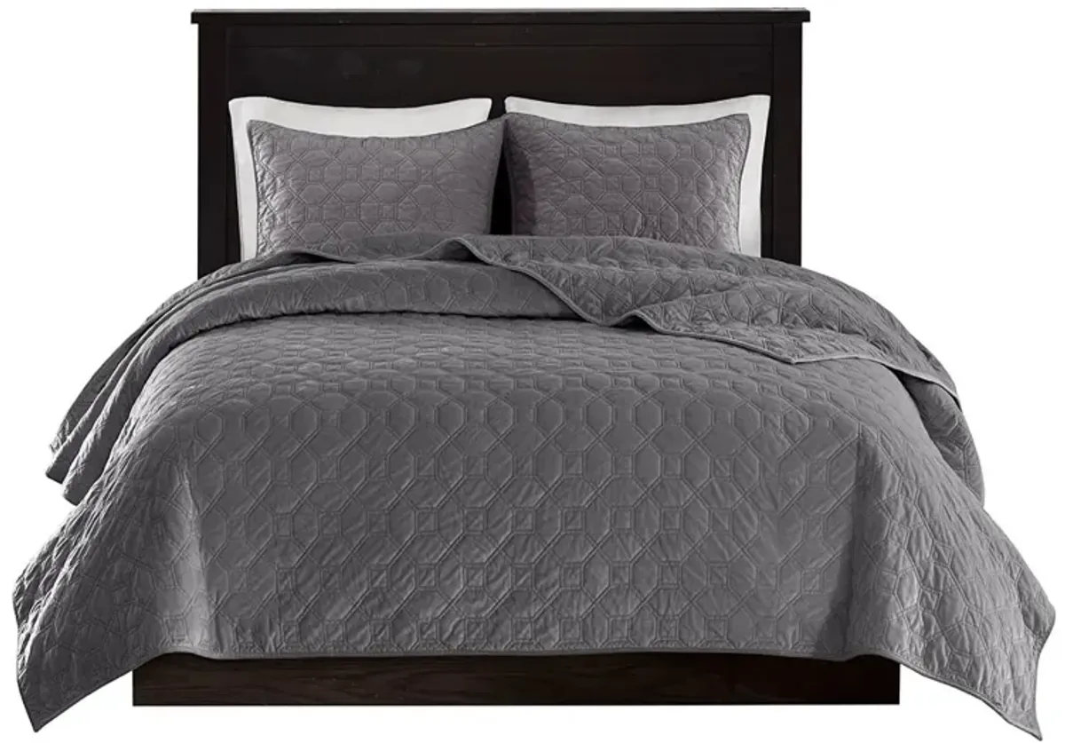 Gracie Mills Gayle 3-Piece Casual Geometric Velvet Quilt Set