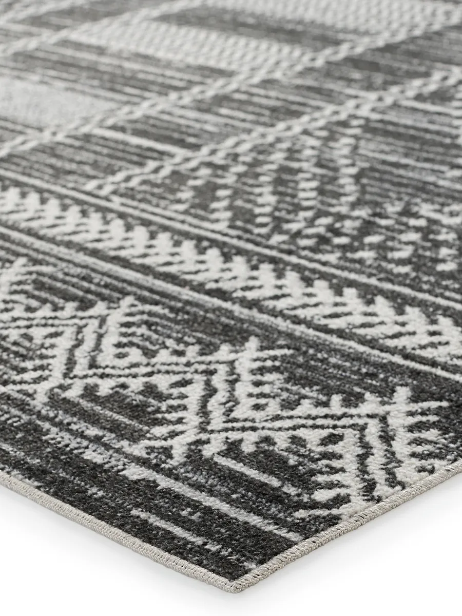 Nadine Mateo Black 5'3" x 7' Rug