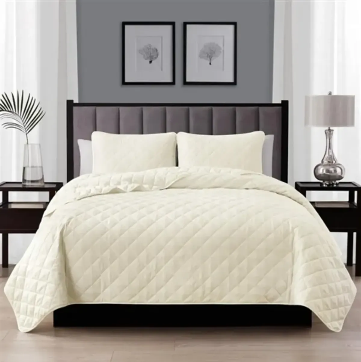 Full Queen 3 Piece Ivory Polyester Microfiber Reversible Diamond Quilt Set