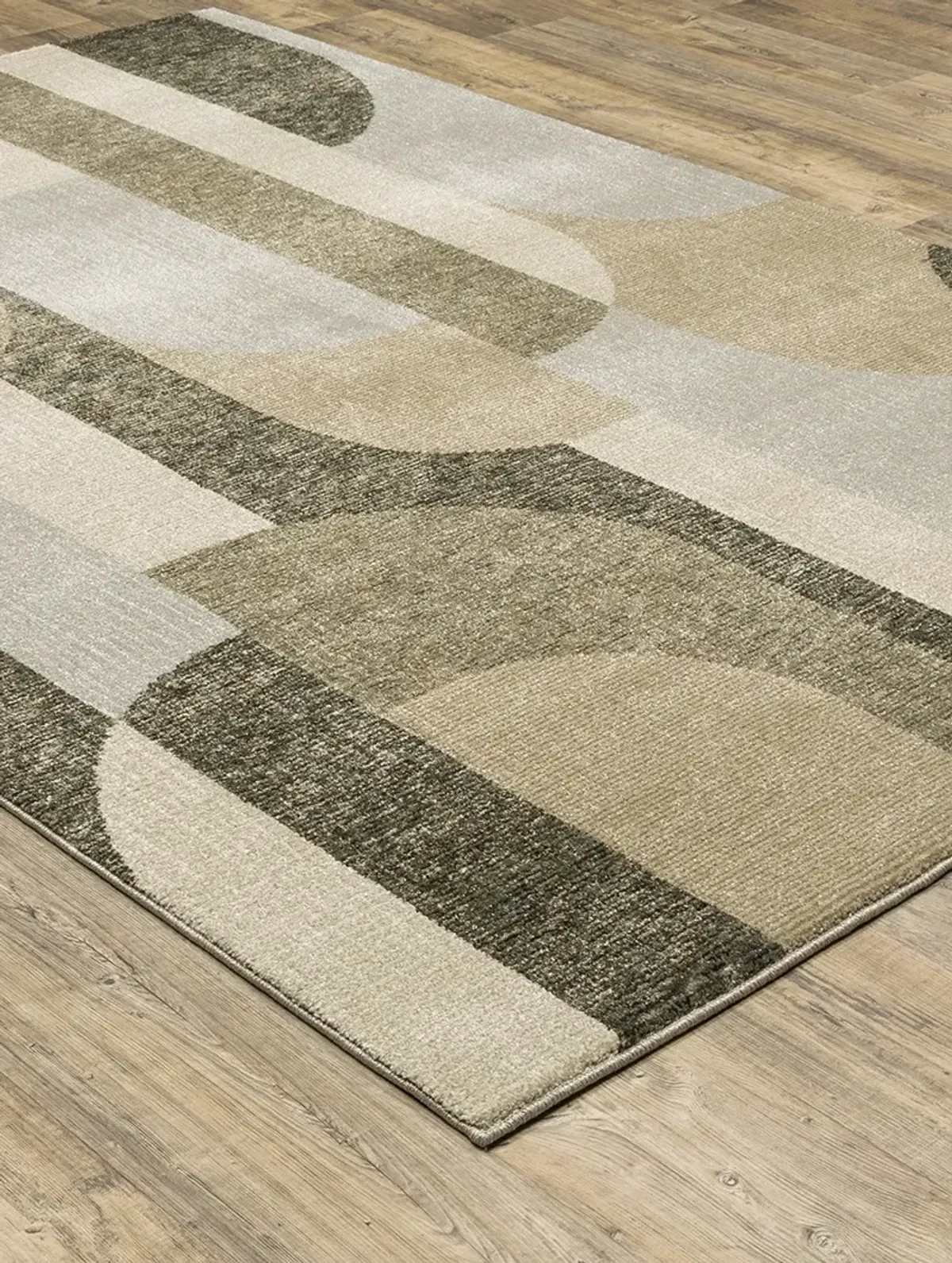 Strada 6'7" x 9'6" Brown Rug