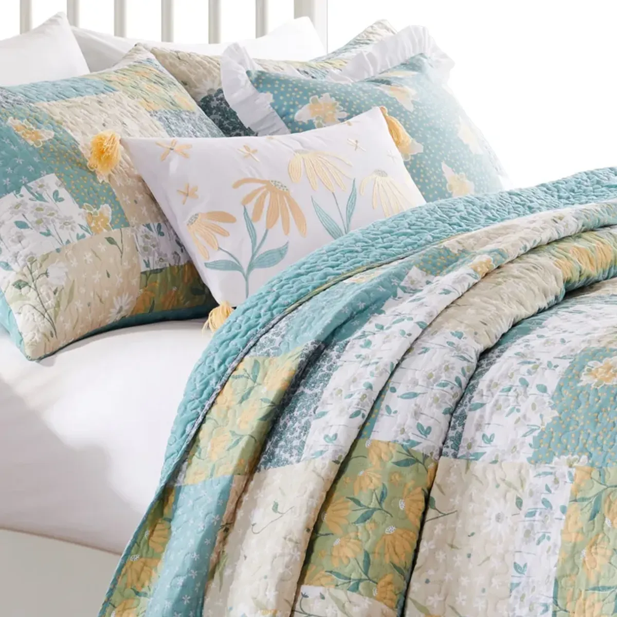 Evane 3pc Full/Queen Quilt Set, Floral Design, Mist Blue and White Cotton