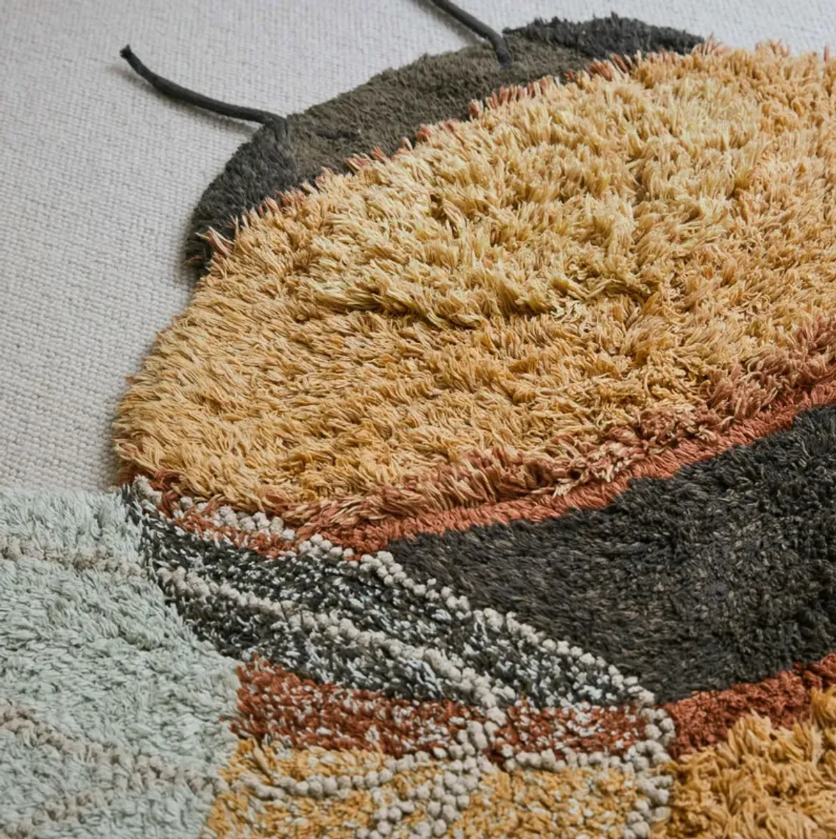 Washable rug Bee