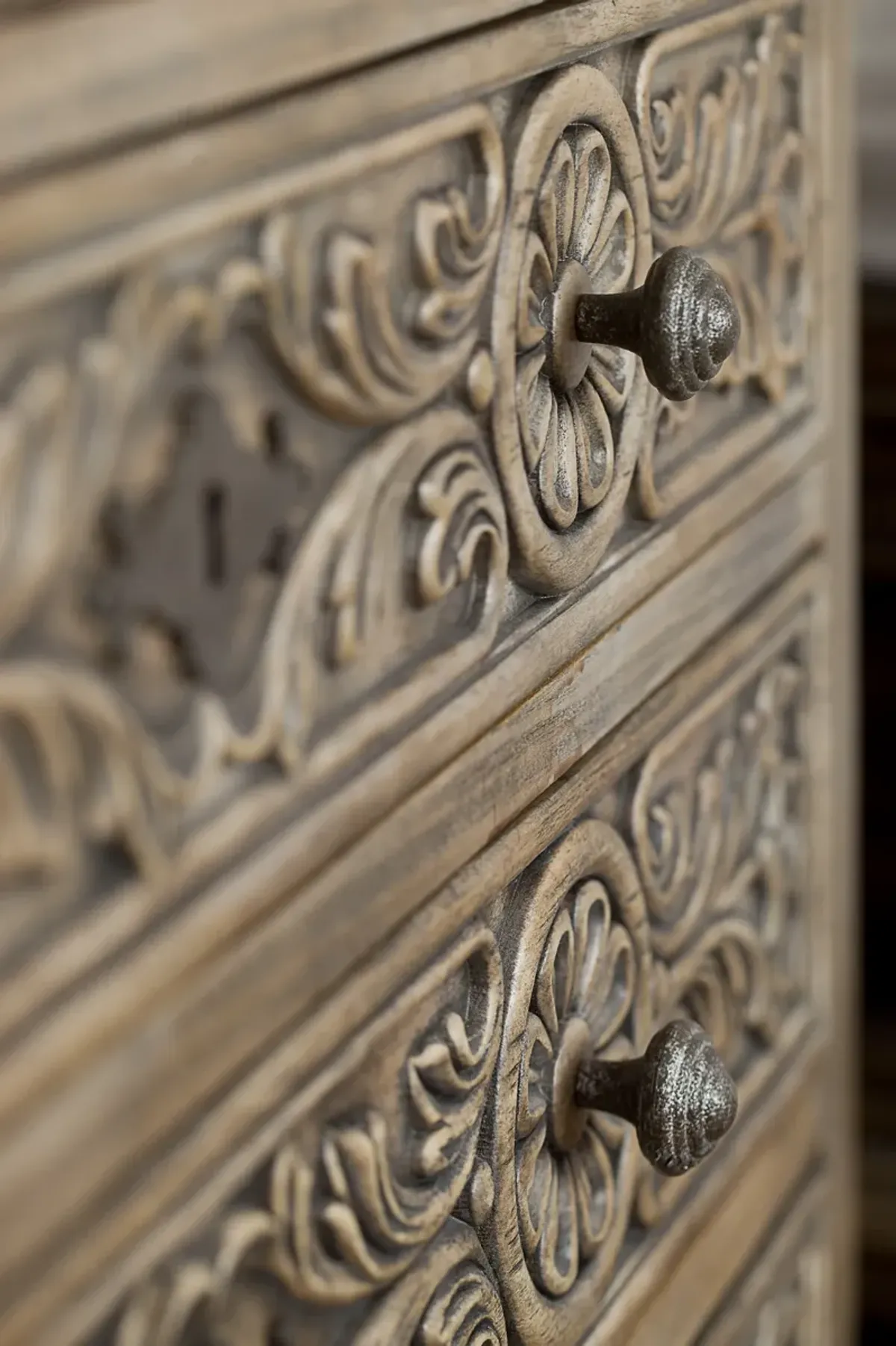 Floresville Bachelors Chest In Light Wood