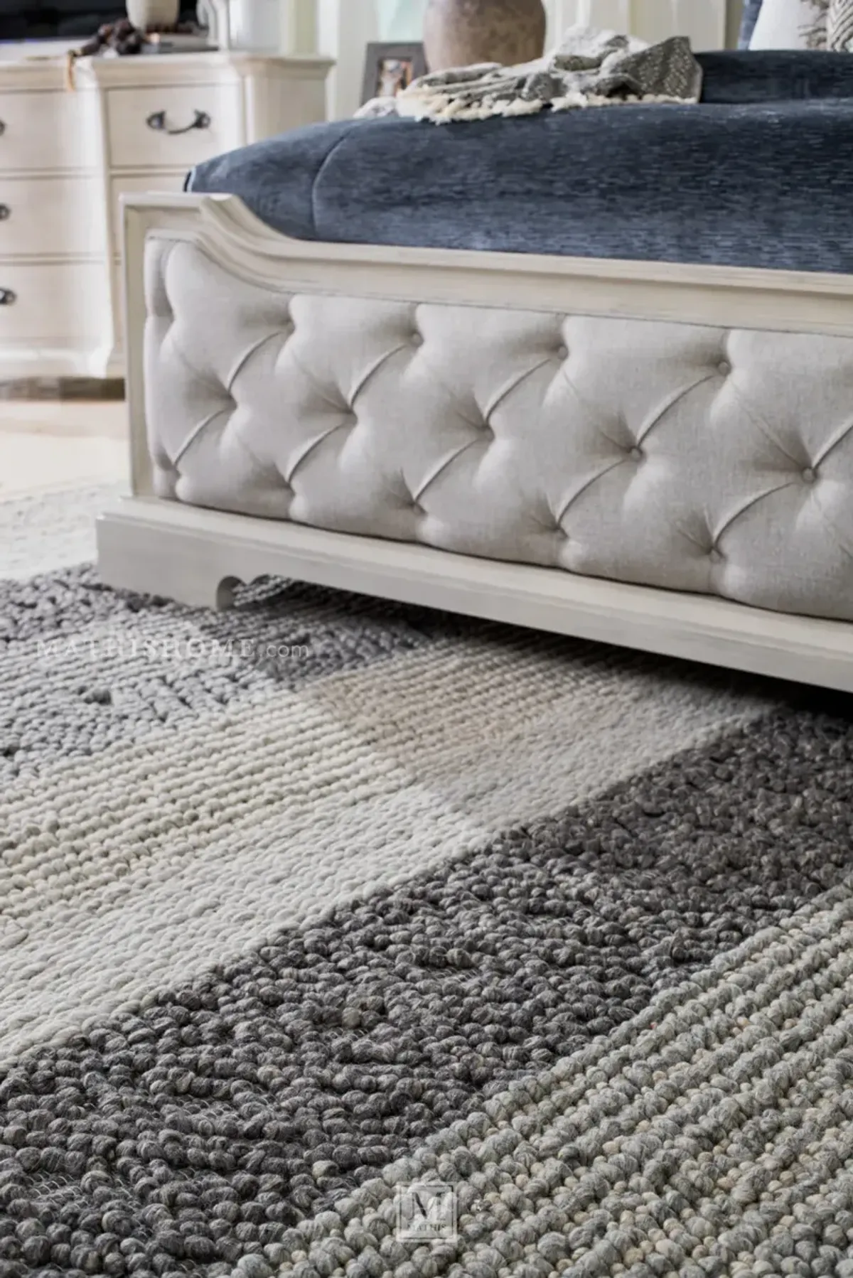 Arlendyne Queen Upholstered Bed