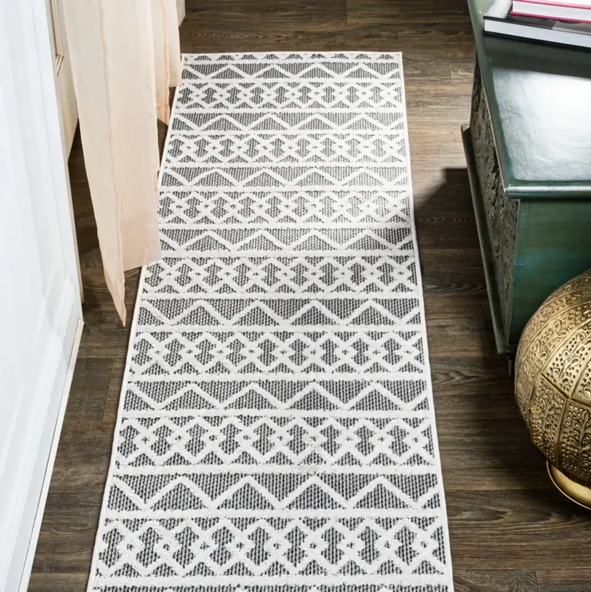 Aylan High-Low Pile Knotted Trellis Geometric Indoor/Outdoor Area Rug