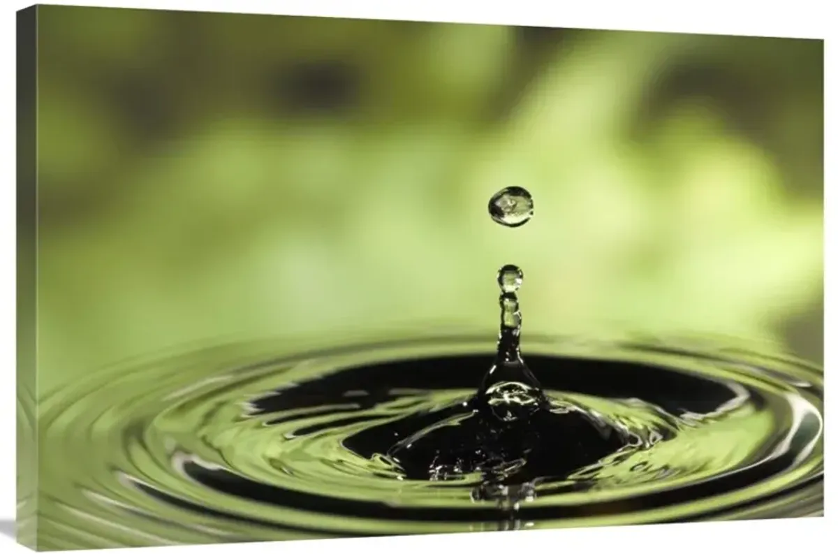 Ripples radiating out from drop of water splashing into calm pool-Canvas Art-36x24