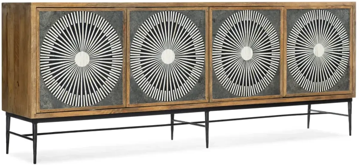 Commerce & Market Giovanni Entertainment Console