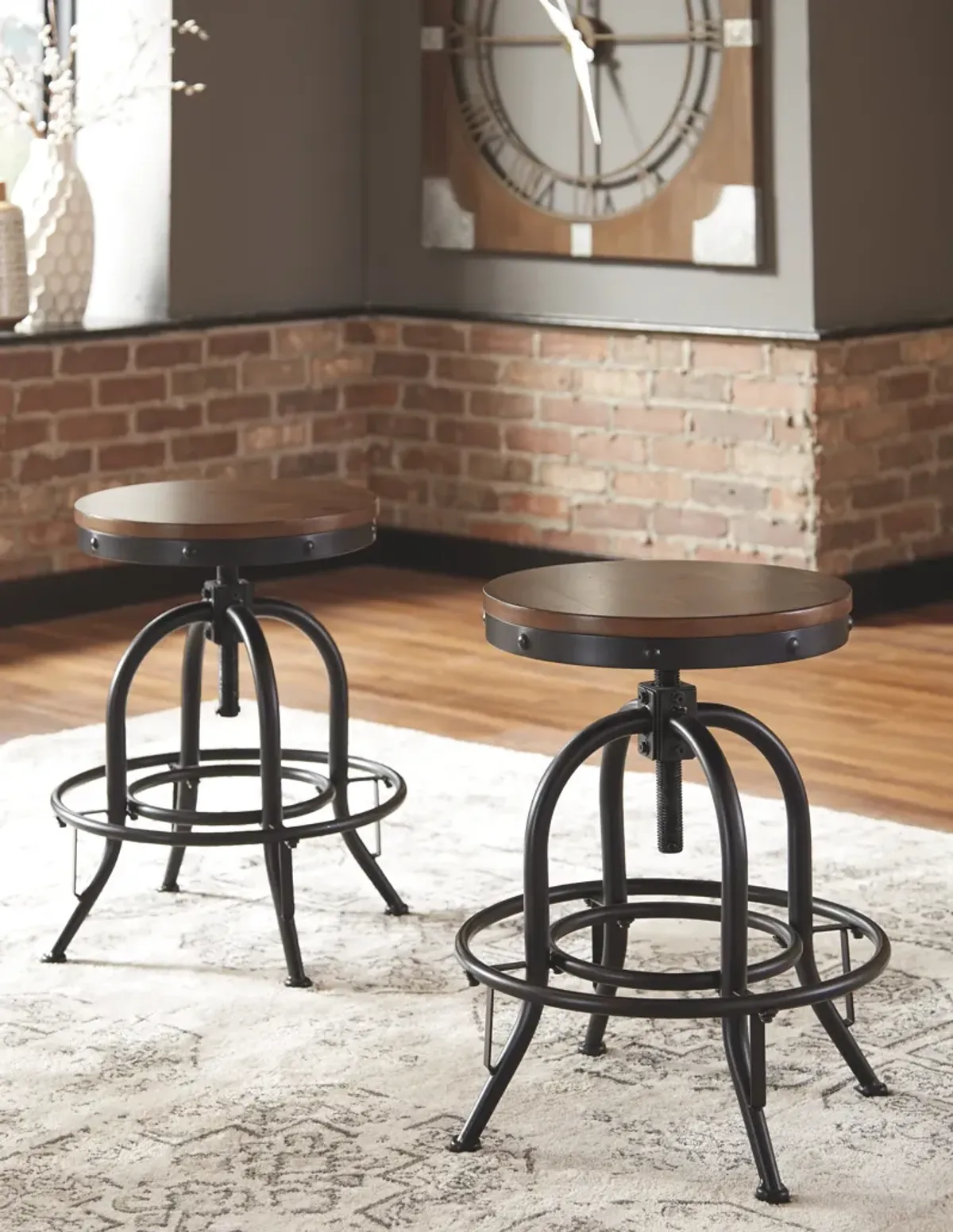 Valebeck Swivel Bar Stool