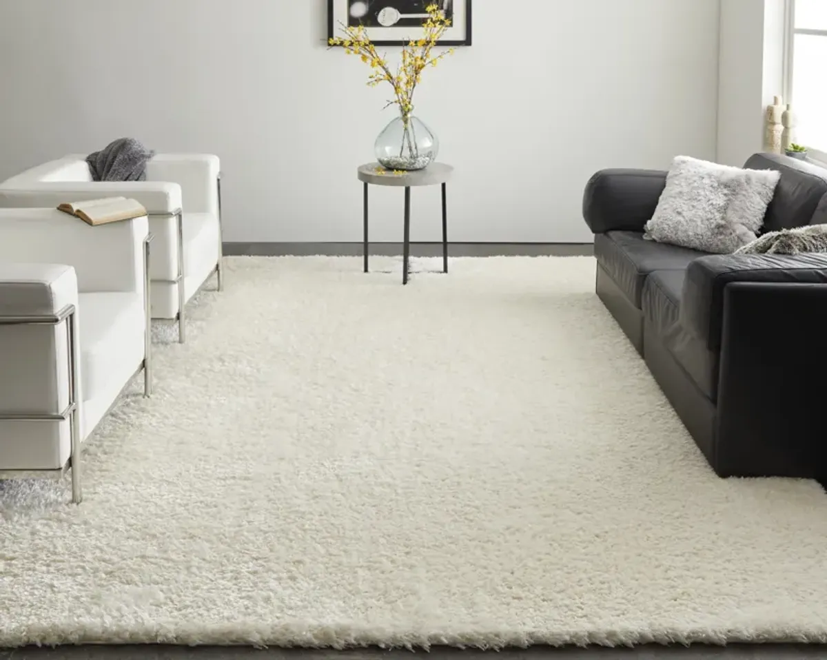 Darian 39K0F White 2'6" x 8' Rug